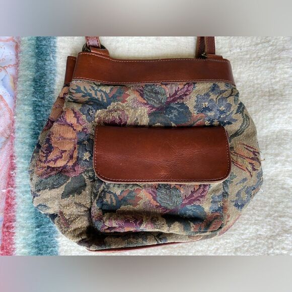 Vintage Floral Tapestry Handbag - Picture 2 of 7